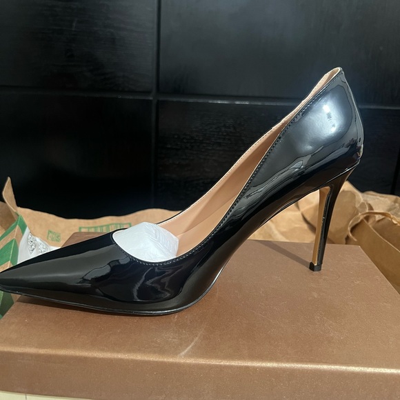 Elegant Black Patent Leather Heels - Picture 5 of 11
